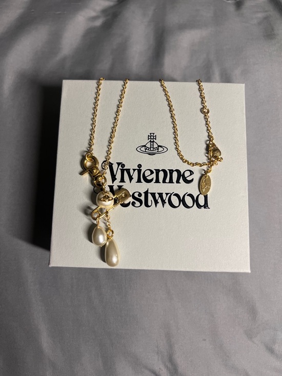 Vivienne Westwood Jewelry - Vivienne Westwood Claude Small Gold-tone Pearl Teardrops Necklace